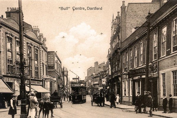 High St (Bull-Hotel) High St (Bull-Hotel)